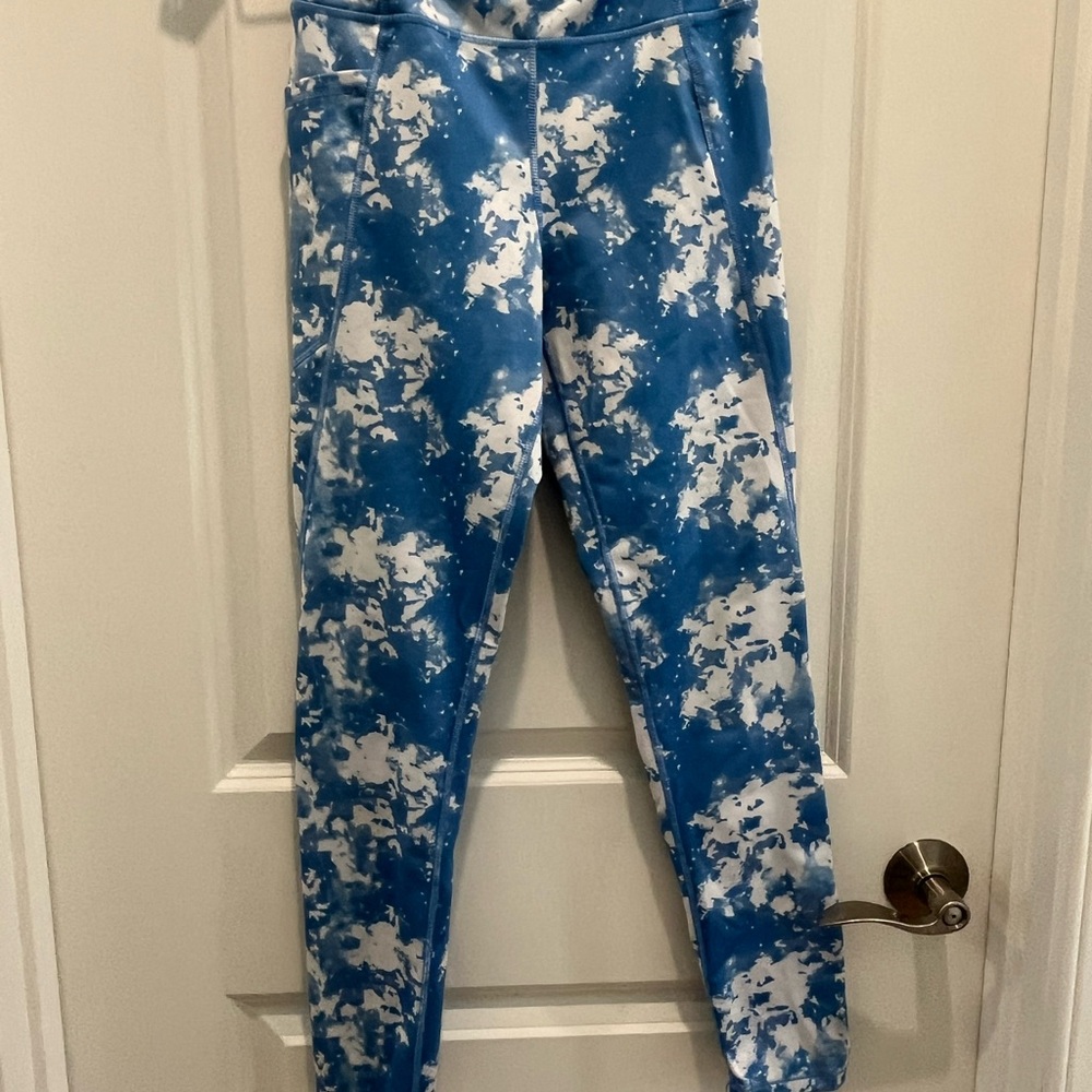 Vineyard Vines Blue and White Patterned Leggings.  Size L (14)